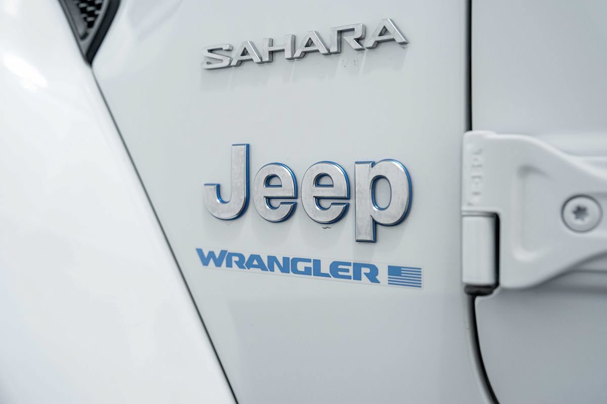 Used 2023 Jeep Wrangler Unlimited Sahara w/ Cold Weather Group AWD/4WD image 11