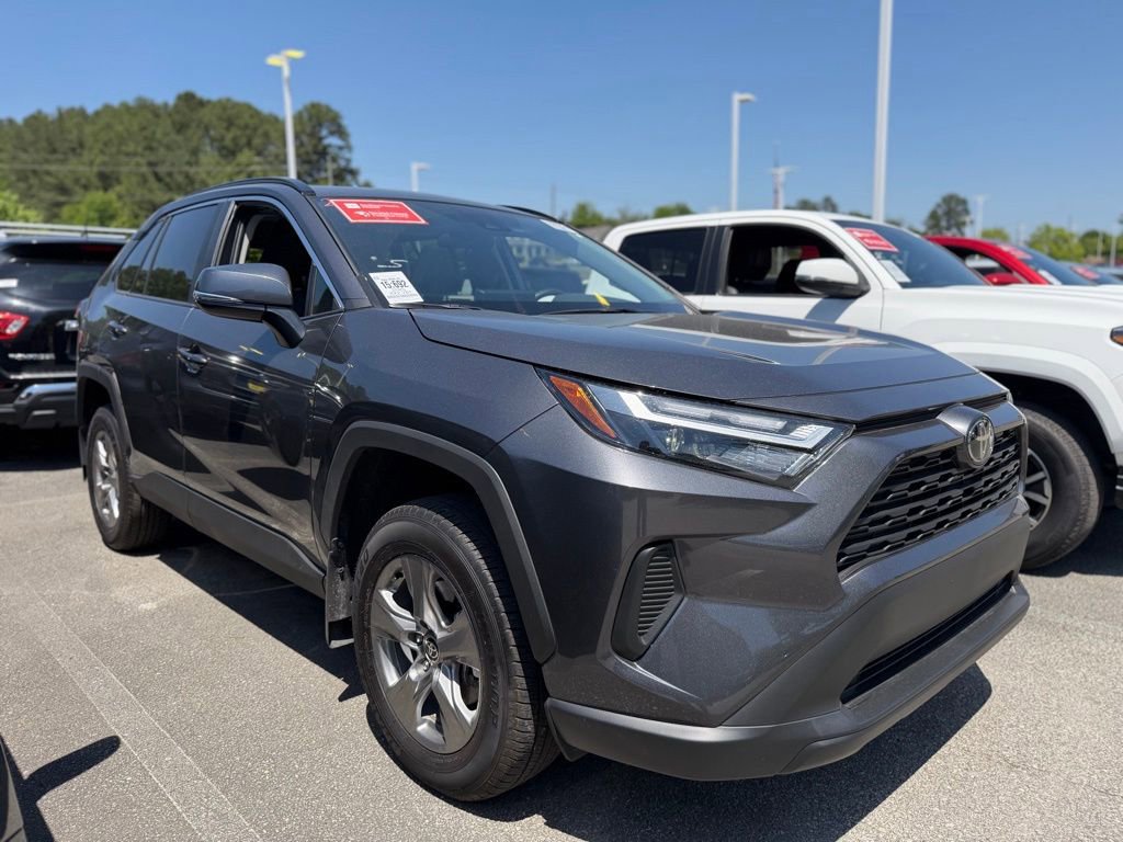 Used 2025 Toyota RAV4 XLE w/ Convenience Package FWD image 4