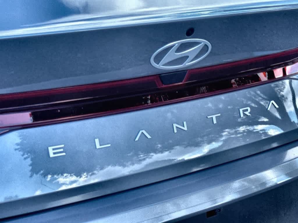 Used 2026 Hyundai Elantra SE FWD image 10