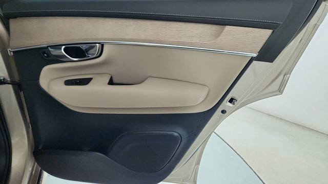 New 2026 Volvo XC90 T8 Plus w/ Protection Package Premier AWD/4WD image 36