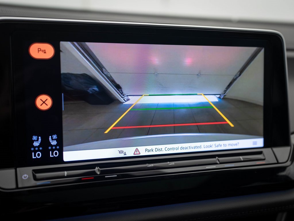 Used 2025 Volkswagen Atlas Peak Edition SE image 32