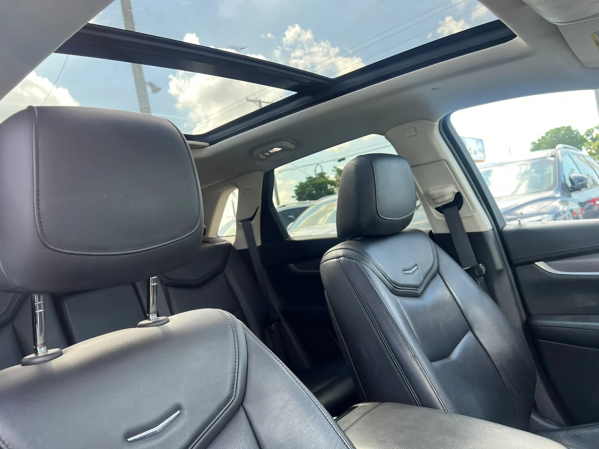 Used 2017 Cadillac XT5 Luxury w/ Driver Awareness Package FWD image 19