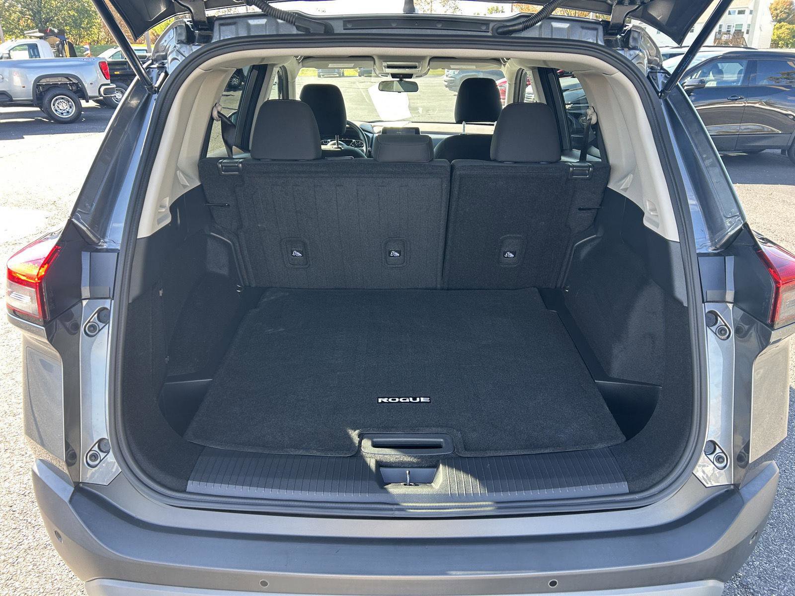 Used 2023 Nissan Rogue S image 25