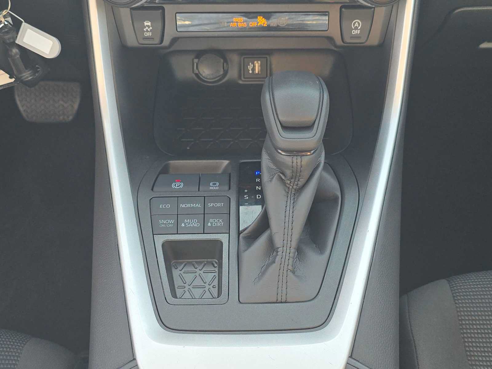 Certified 2025 Toyota RAV4 LE AWD/4WD image 31