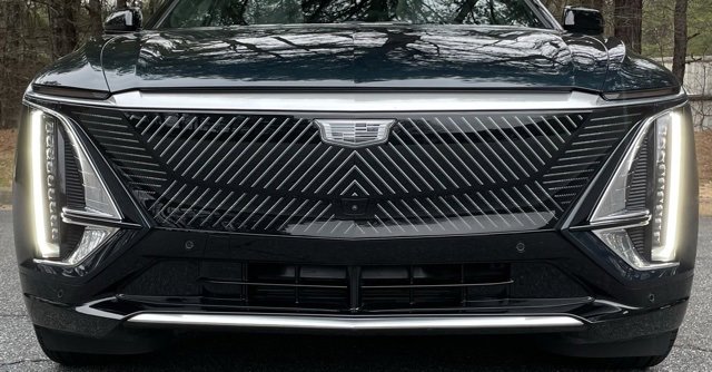 Used 2024 Cadillac Lyriq Luxury image 12