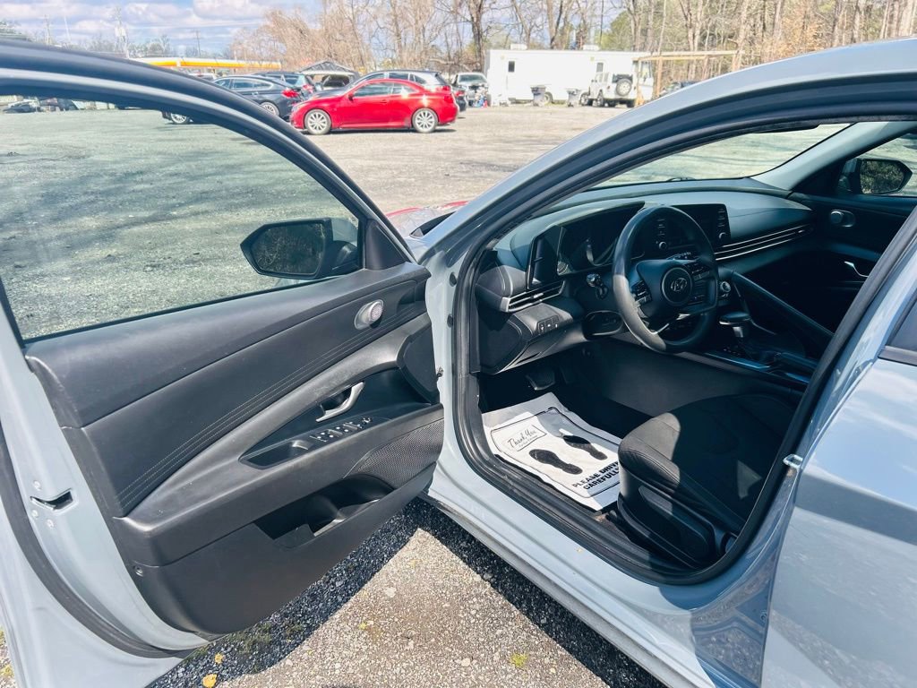 Used 2021 Hyundai Elantra SEL w/ Cargo Package image 18