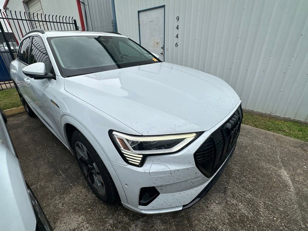 Used 2022 Audi e-tron Premium AWD/4WD image 3