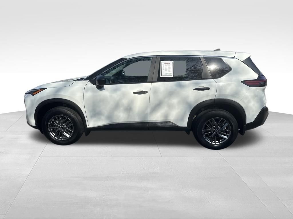 Used 2023 Nissan Rogue S AWD/4WD image 7