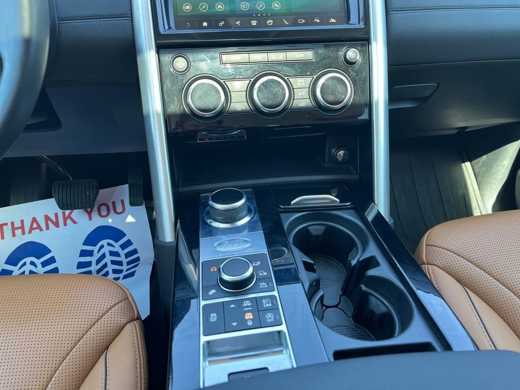 Used 2018 Land Rover Discovery HSE image 11