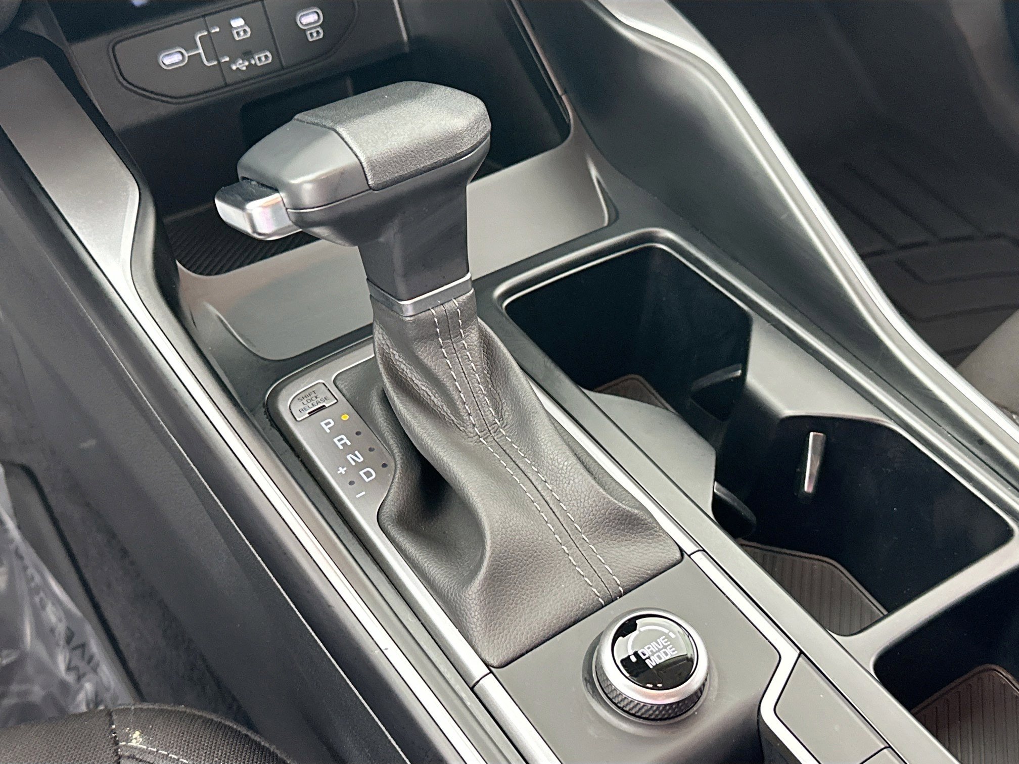 Used 2025 Kia Sorento LX image 16