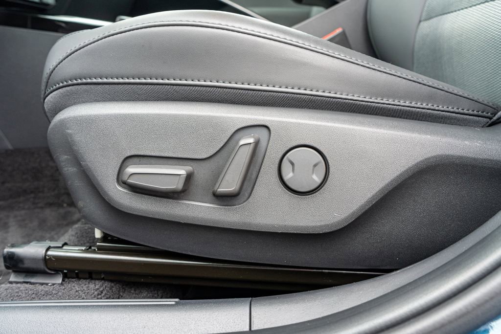 Used 2025 Kia Niro EX w/ EX Cold Weather Package image 22