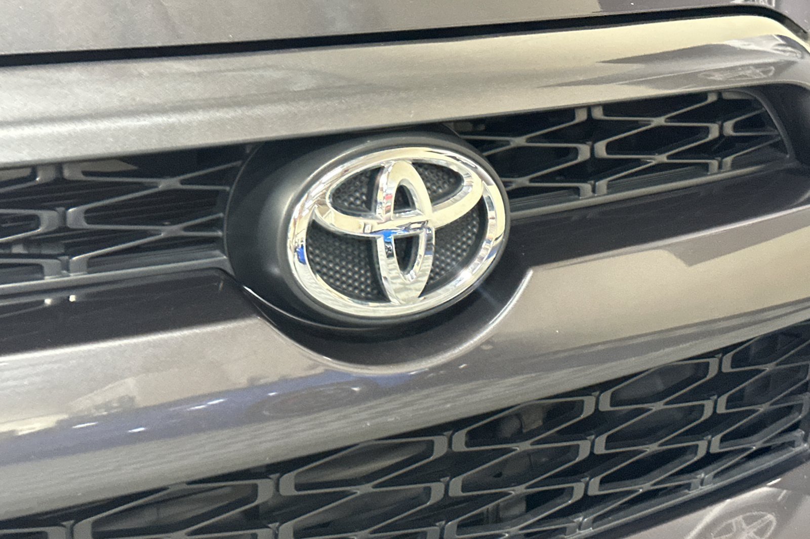 Used 2018 Toyota 4Runner SR5 AWD/4WD image 45