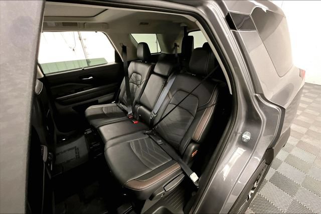 Used 2024 Nissan Pathfinder Platinum w/ Cargo Package AWD/4WD image 25