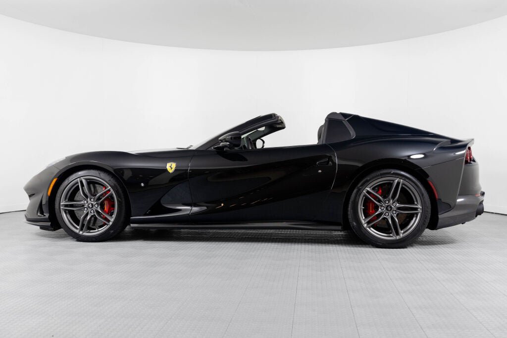 Used 2021 Ferrari 812 GTS RWD image 6