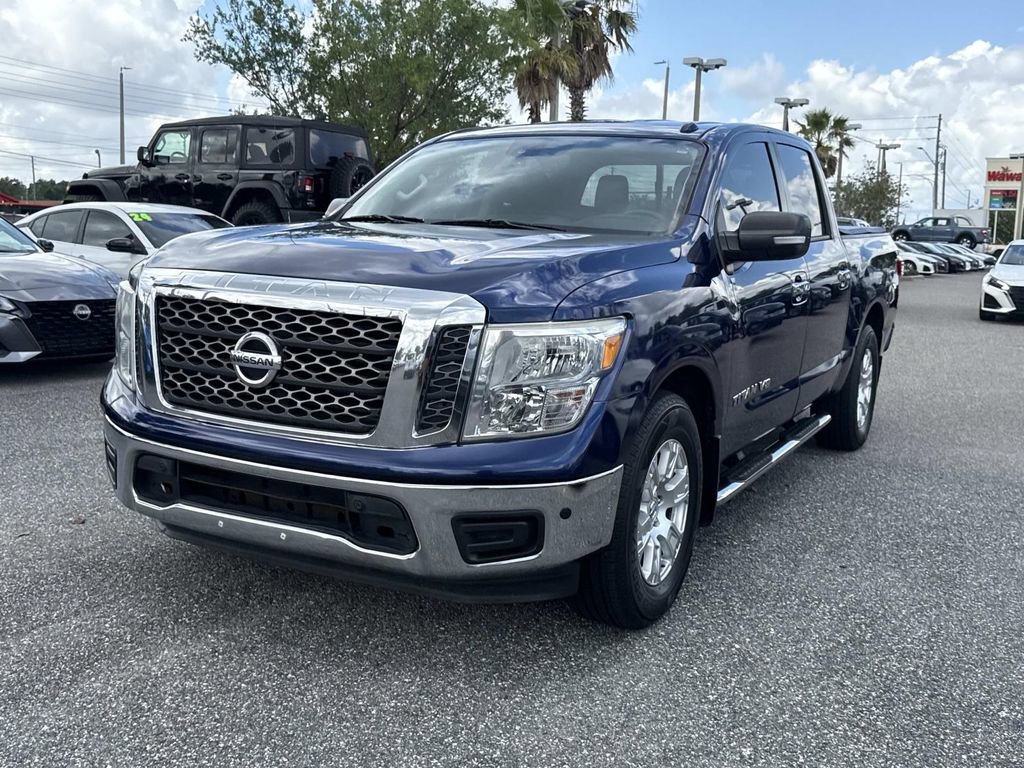 Used 2018 Nissan Titan SV w/ SV Convenience Package RWD image 8