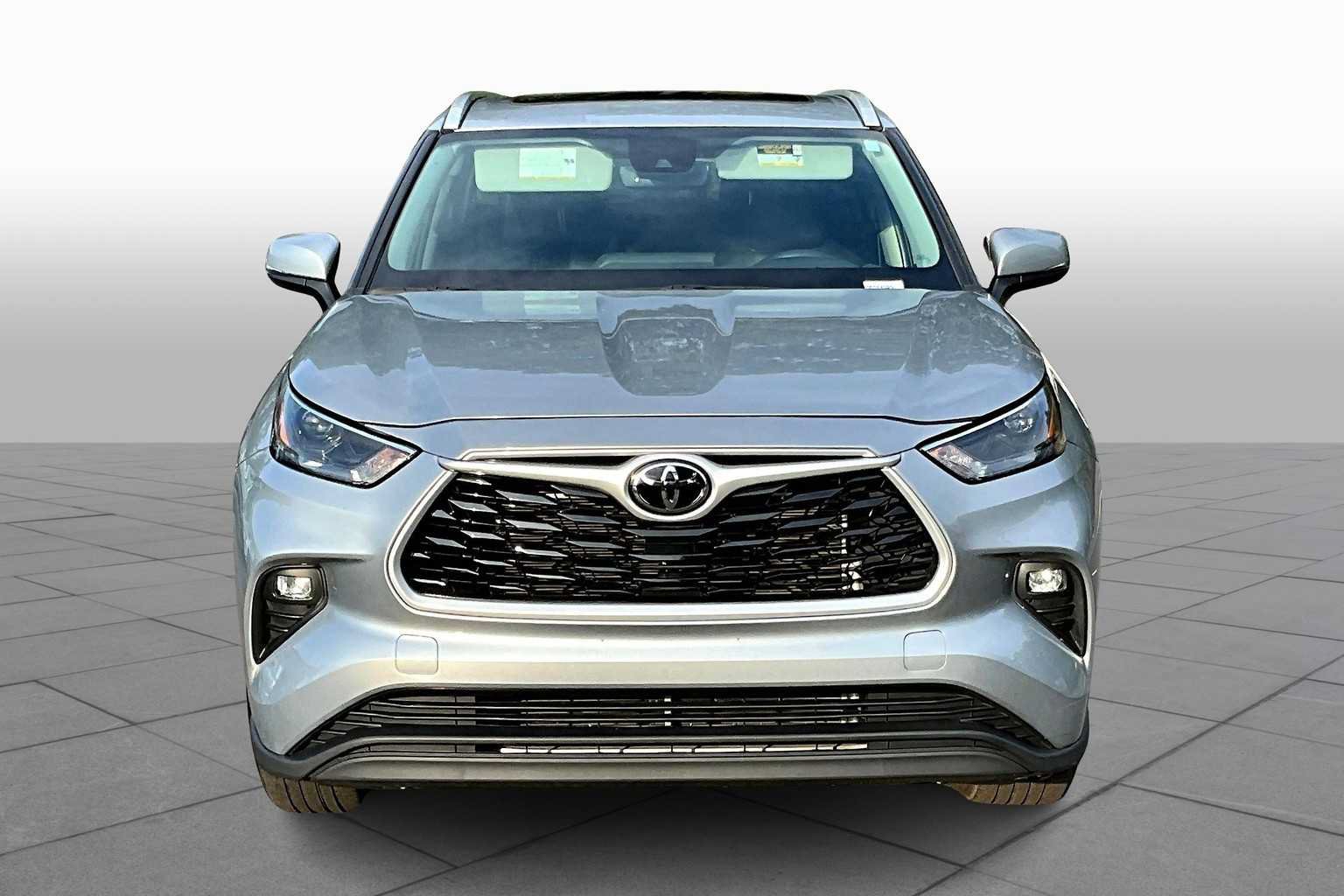 Used 2023 Toyota Highlander XLE AWD/4WD image 4
