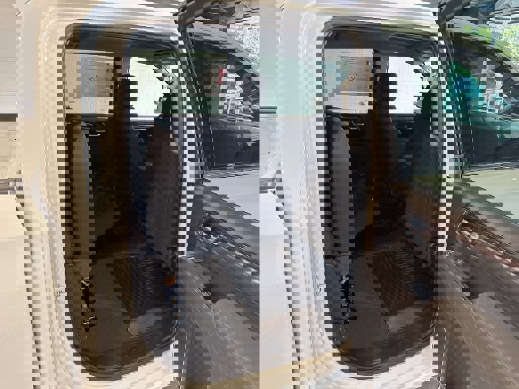 New 2026 GMC Sierra 1500 SLE image 15