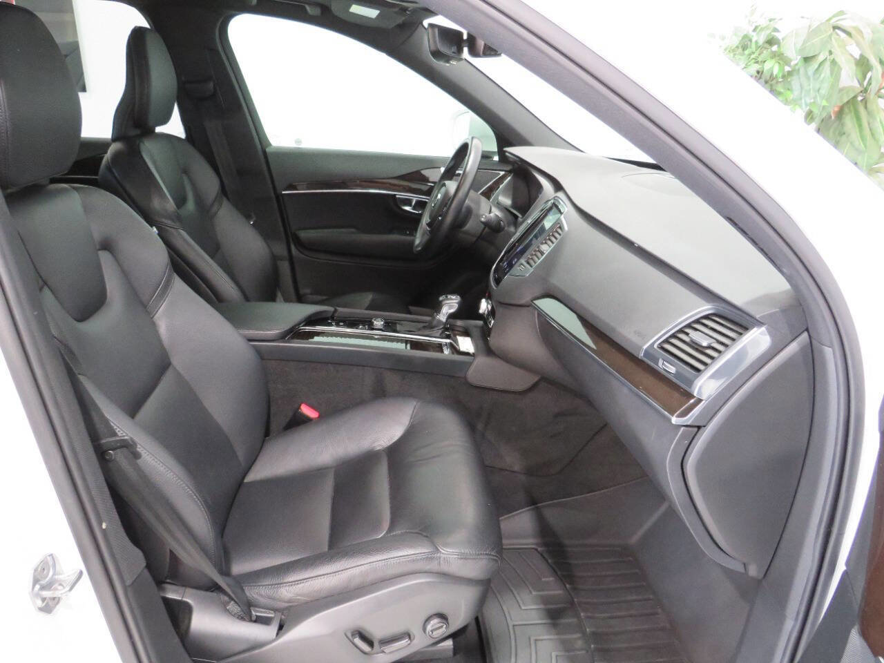 Used 2019 Volvo XC90 T6 Momentum w/ Protection Package Premier image 11