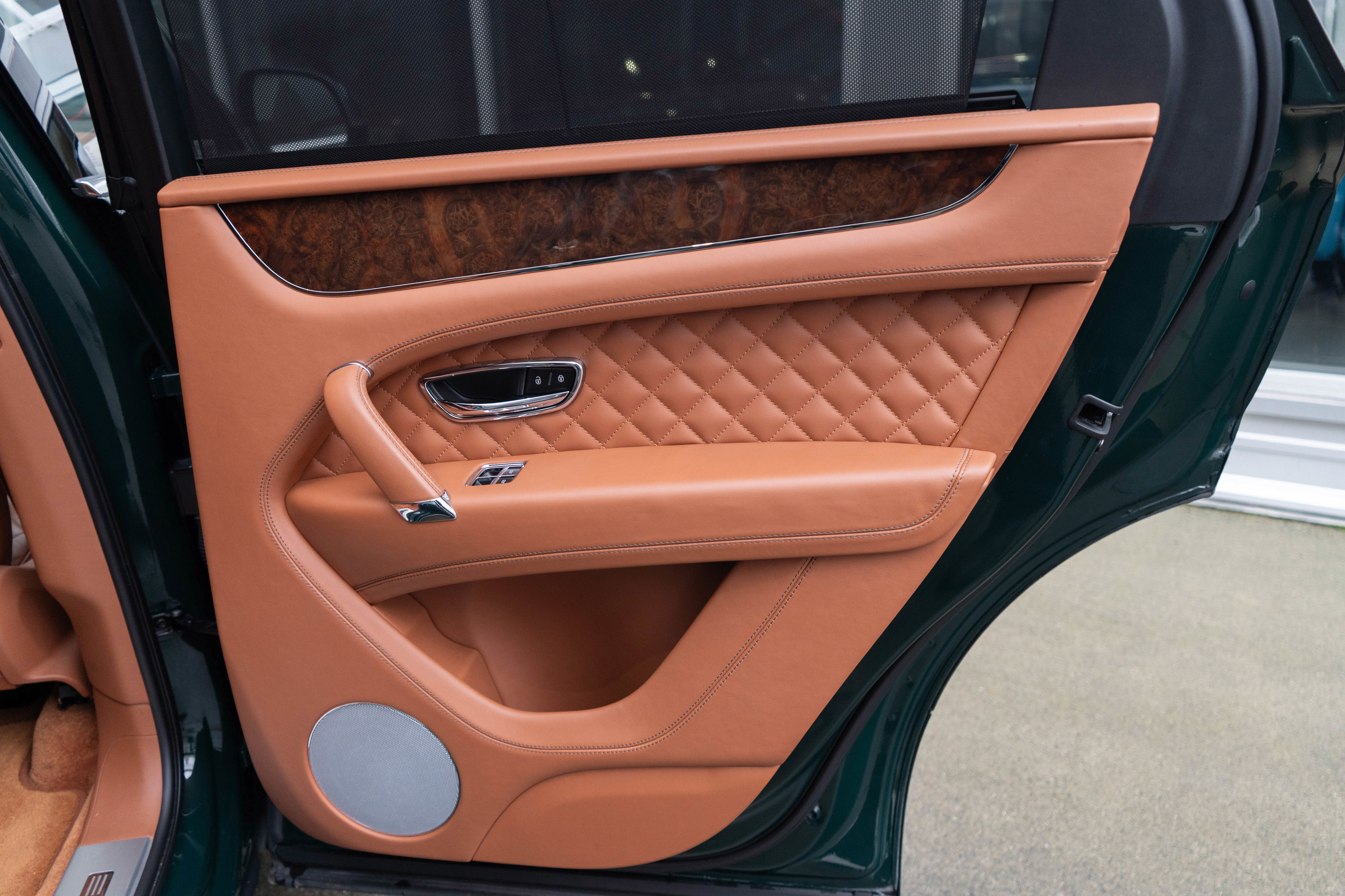 Used 2017 Bentley Bentayga image 40