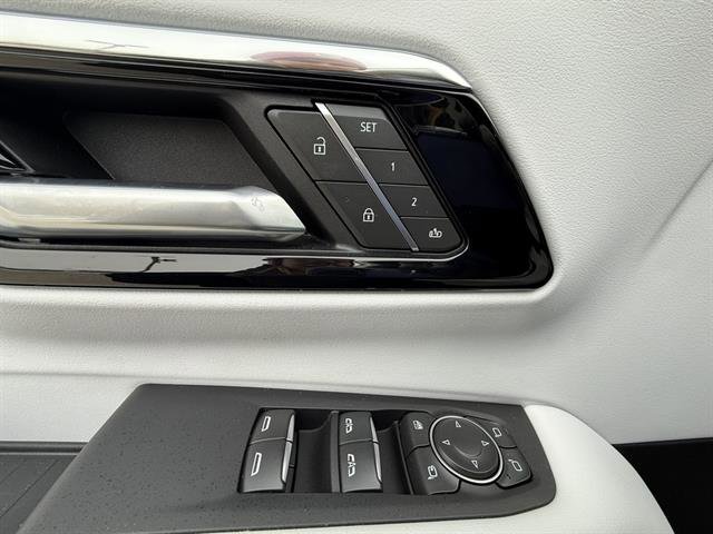 Used 2025 Chevrolet Suburban Premier image 12