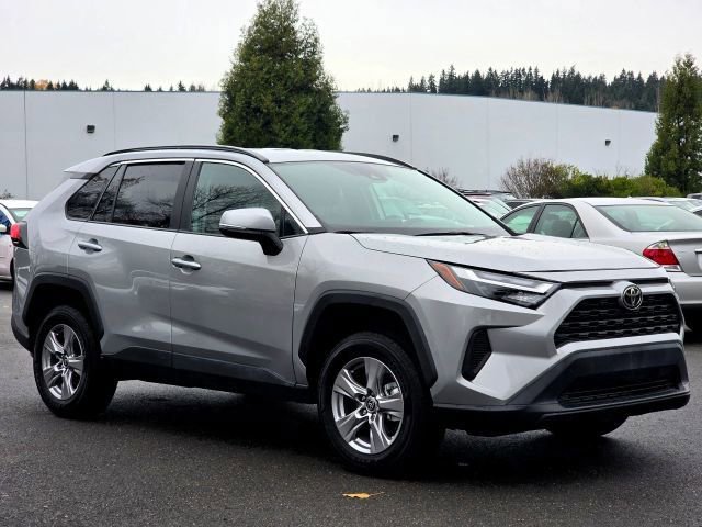Used 2025 Toyota RAV4 XLE image 1