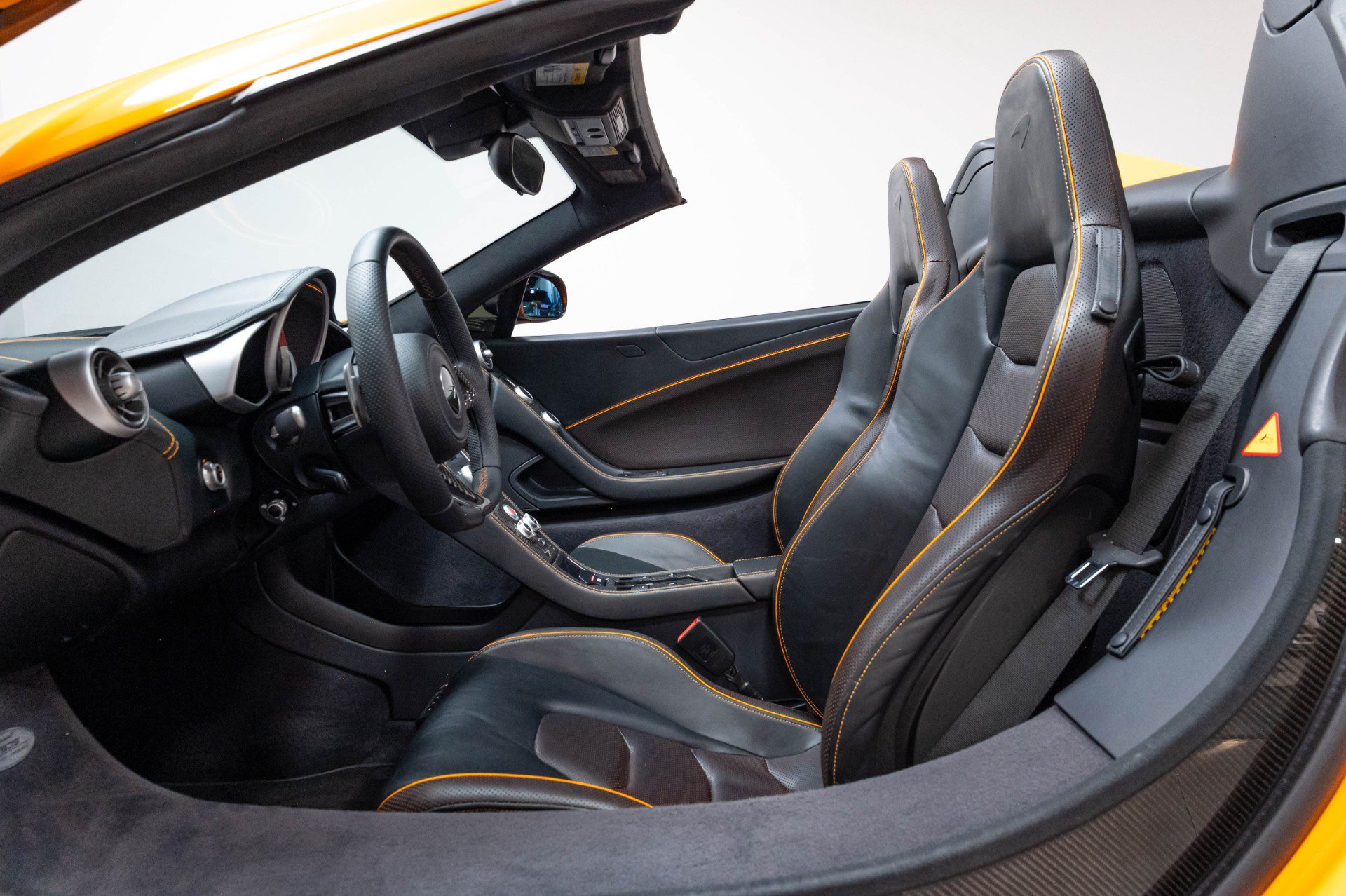 Used 2015 McLaren 650S Spider RWD image 9