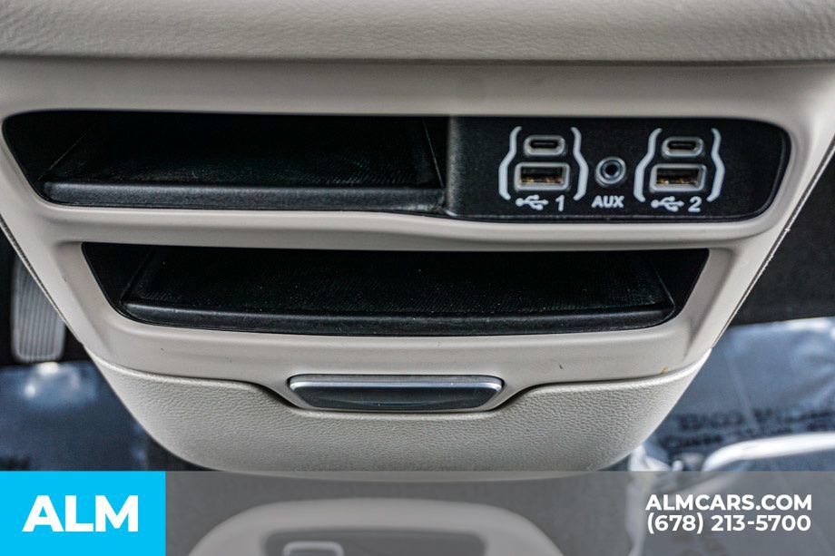 Used 2024 Chrysler Pacifica Touring-L FWD image 47