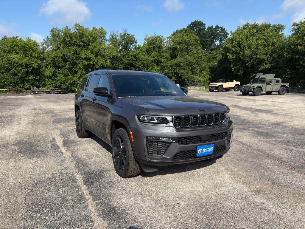 New 2026 Jeep Grand Cherokee L Limited w/ Limited Altitude Package AWD/4WD image 3