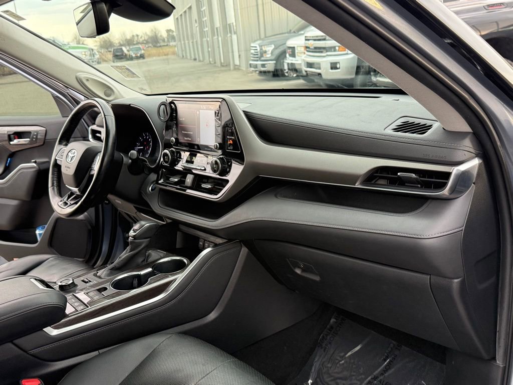 Used 2020 Toyota Highlander Limited image 19