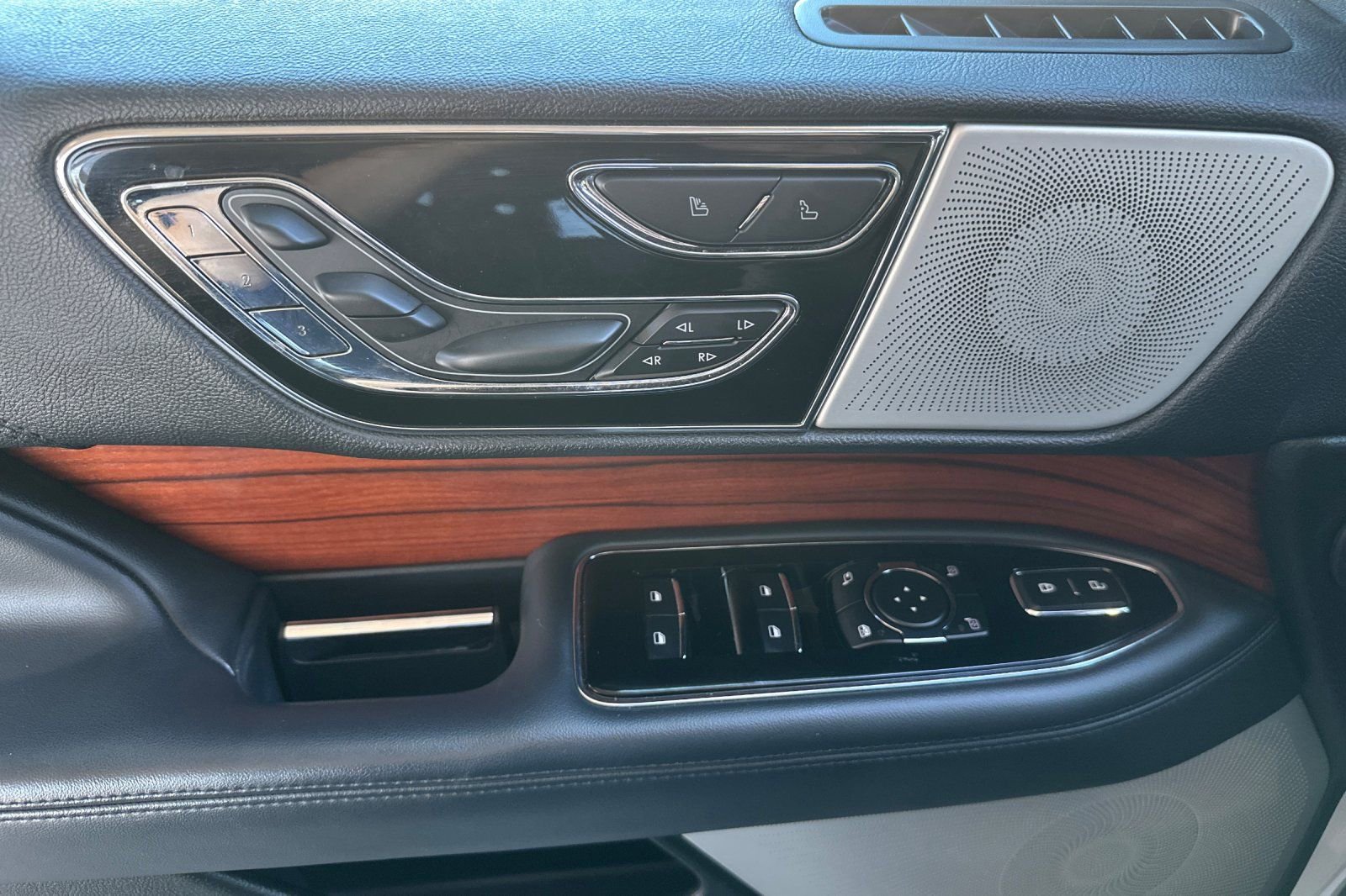 Used 2023 Lincoln Navigator L Reserve image 11