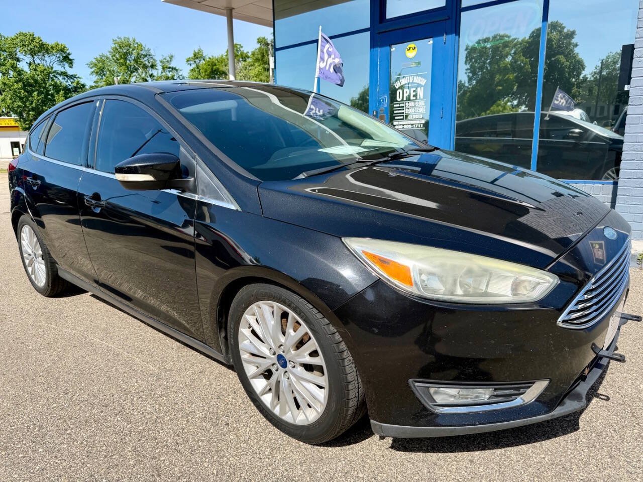 Used 2015 Ford Focus Titanium FWD image 4