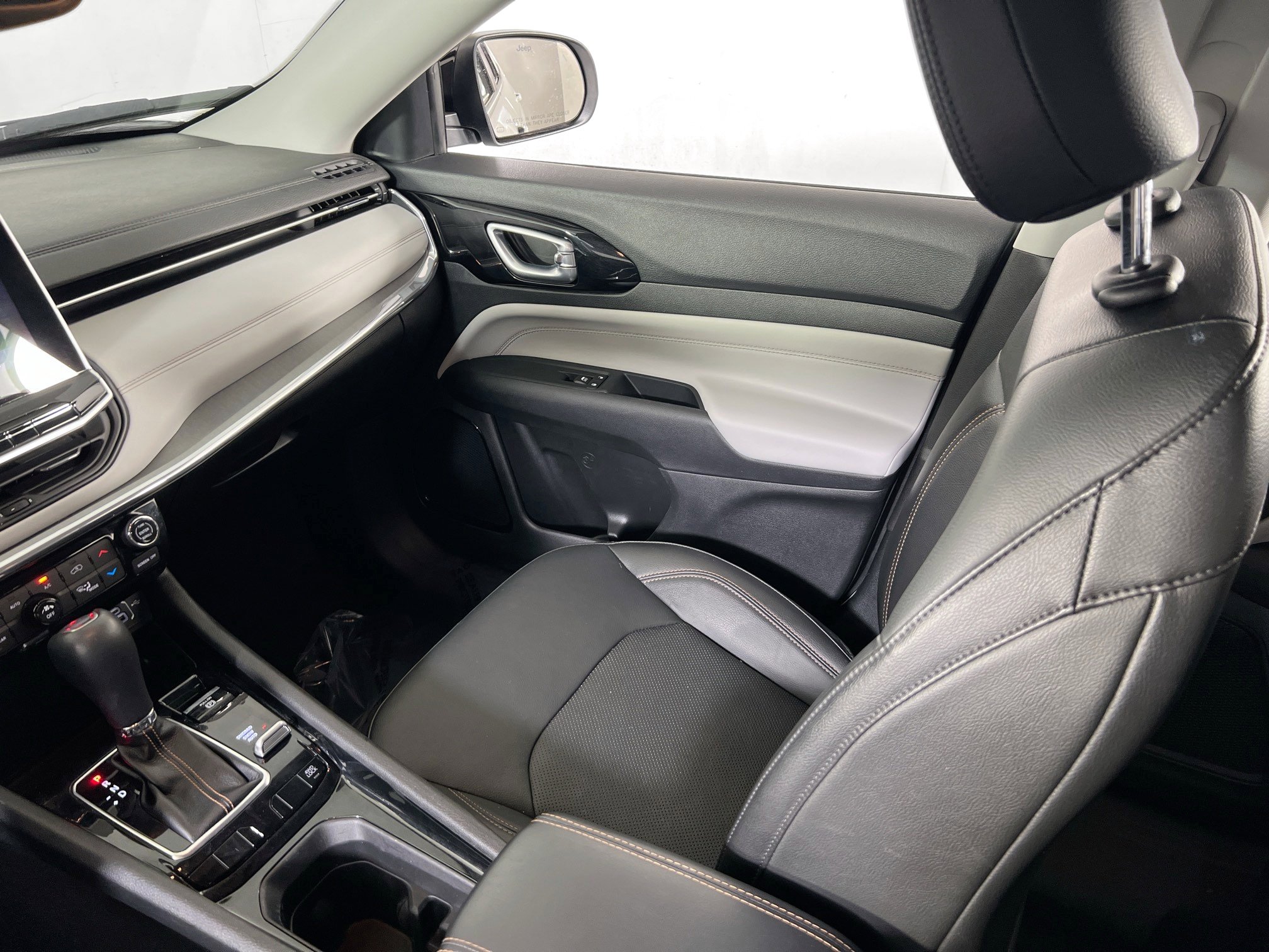 Used 2022 Jeep Compass Limited image 20