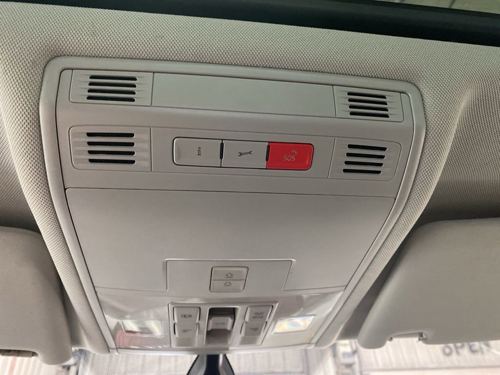 Used 2018 Volkswagen Tiguan SEL w/ 3rd Row Seat Package image 43