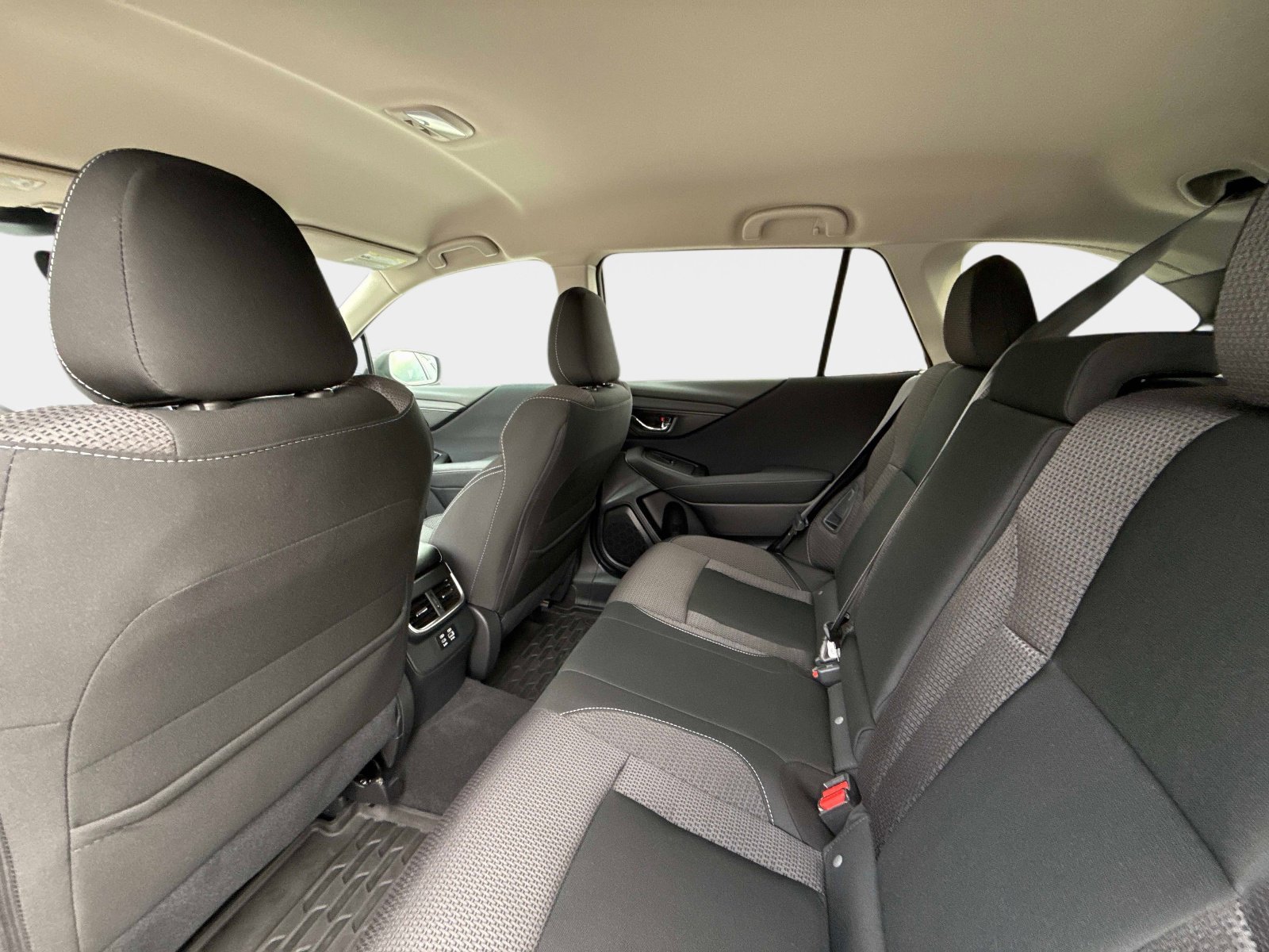 Used 2024 Subaru Outback Premium w/ Popular Package #1A image 18