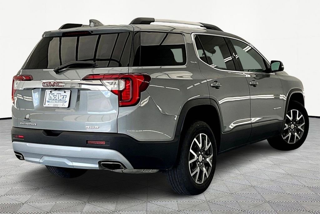 Used 2023 GMC Acadia SLE w/ Driver Convenience Package image 2