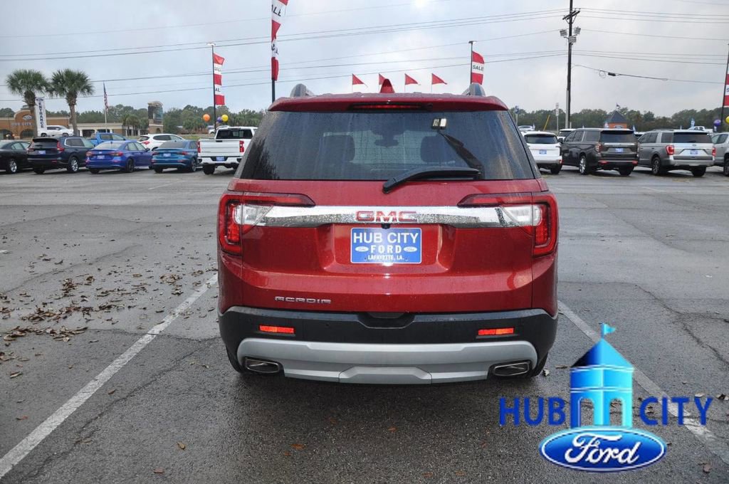 Used 2023 GMC Acadia SLE w/ Driver Convenience Package image 4