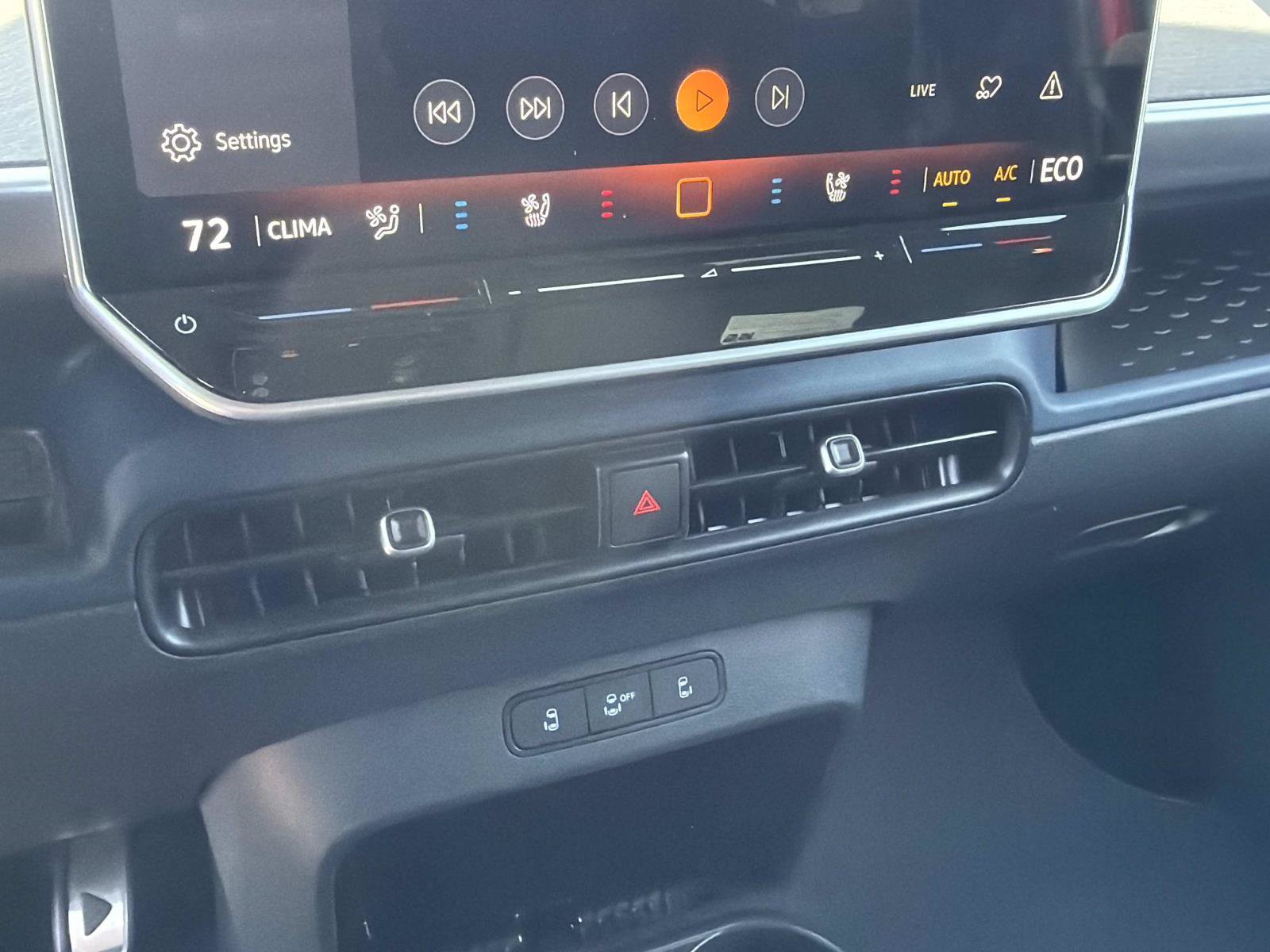 Certified 2025 Volkswagen ID. Buzz Pro S RWD image 23