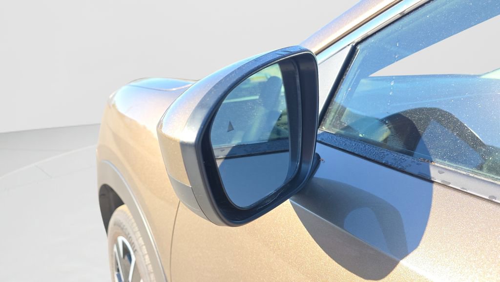 Used 2025 Nissan Kicks SV image 19