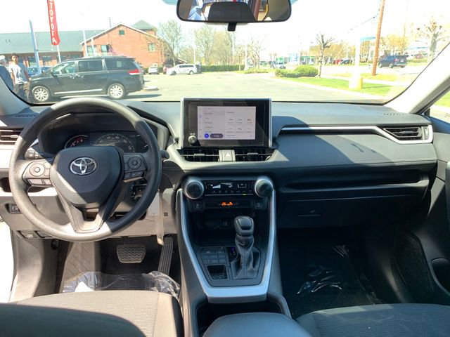 Used 2024 Toyota RAV4 LE AWD/4WD image 15