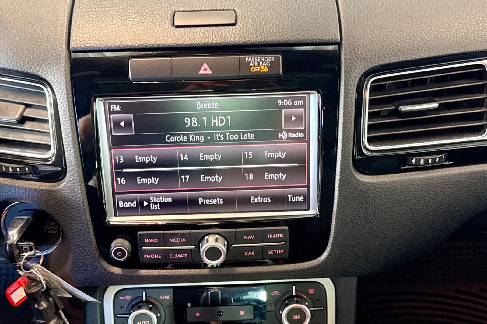 Used 2014 Volkswagen Touareg Sport AWD/4WD image 15