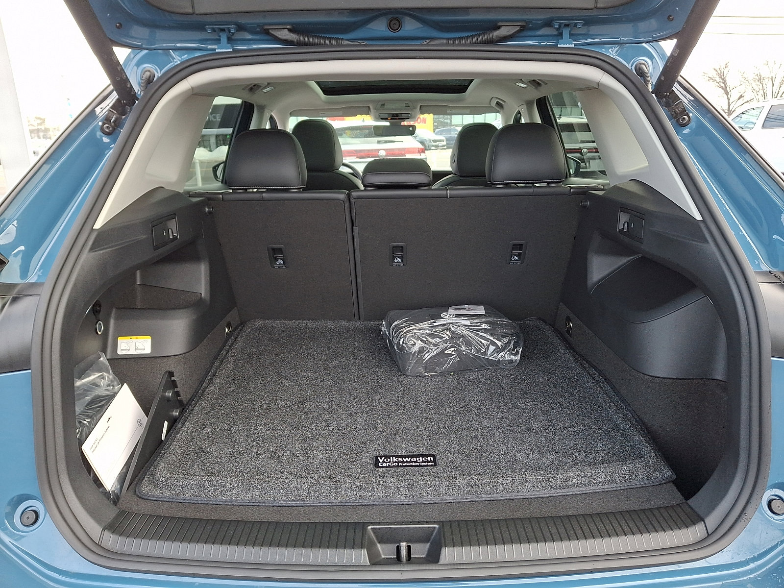 Used 2025 Volkswagen Tiguan SE AWD/4WD image 29