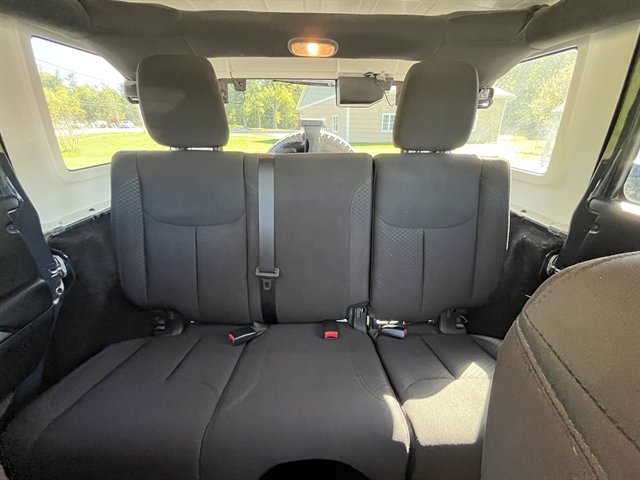 Used 2018 Jeep Wrangler Unlimited Sport S AWD/4WD image 28