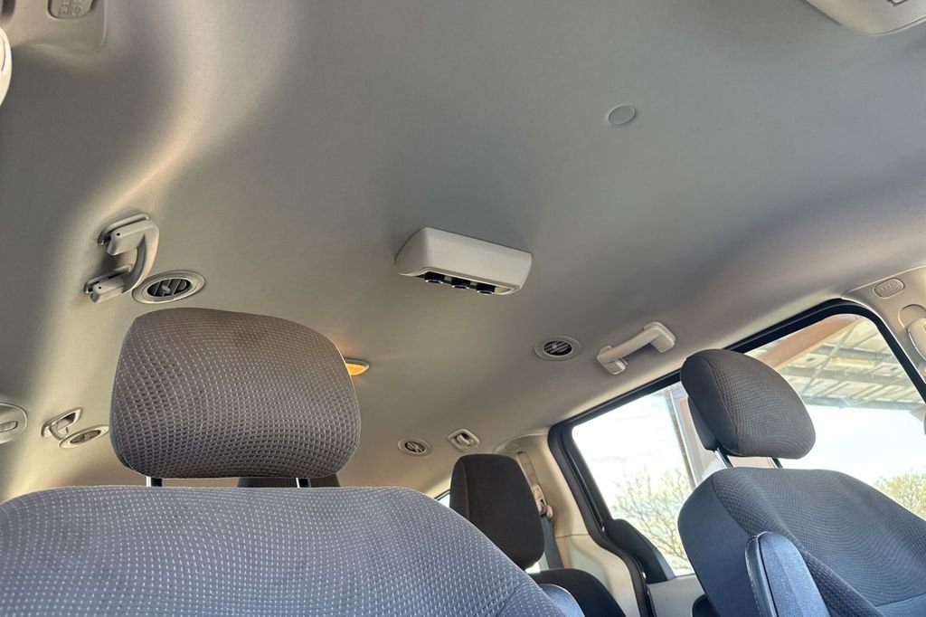 Used 2018 Dodge Grand Caravan SE w/ UConnect Hands-Free Group image 24