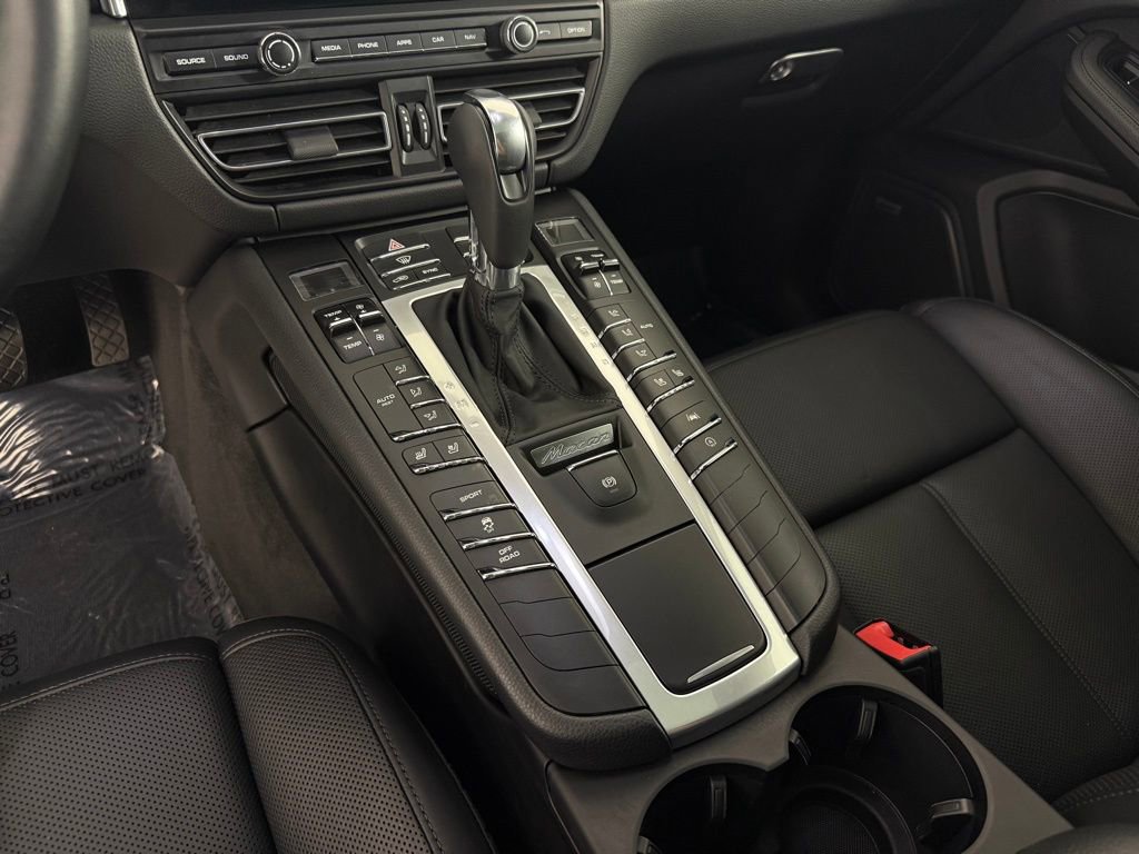 Certified 2021 Porsche Macan S AWD/4WD image 24