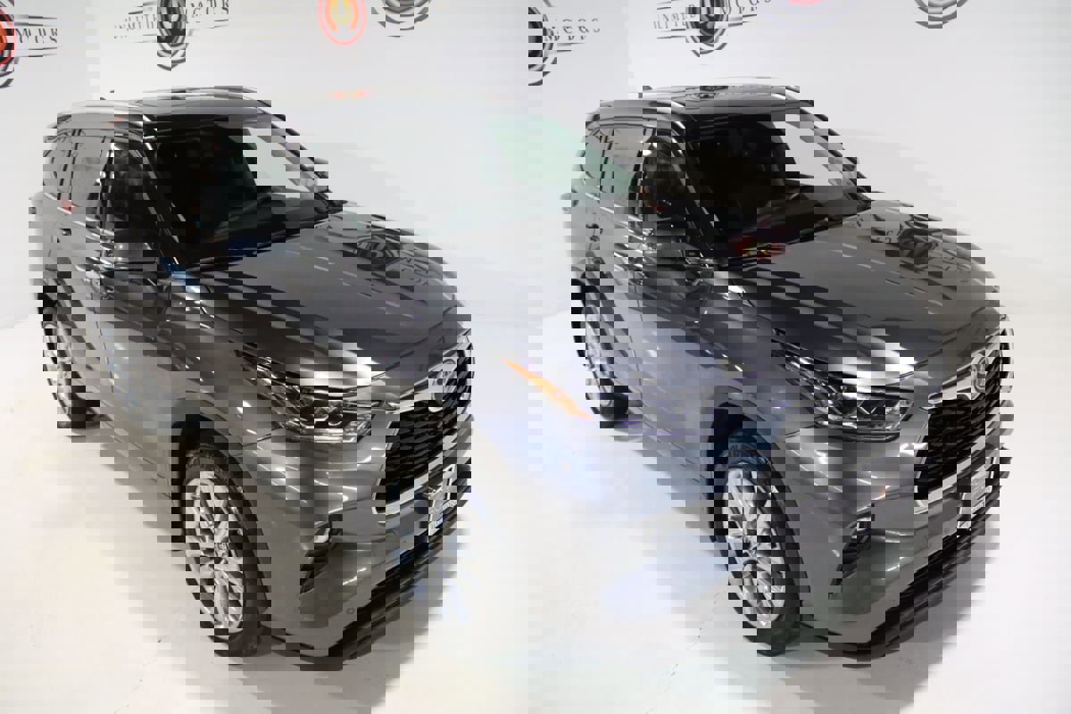 Used 2021 Toyota Highlander Limited image 23