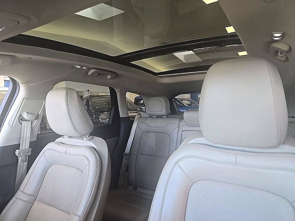 Used 2022 Lincoln Corsair AWD w/ Premium Package image 30