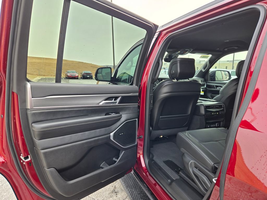 New 2026 Jeep Grand Wagoneer 4WD image 24