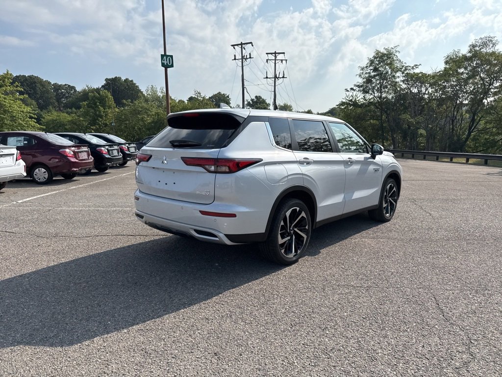 New 2025 Mitsubishi Outlander SE image 9