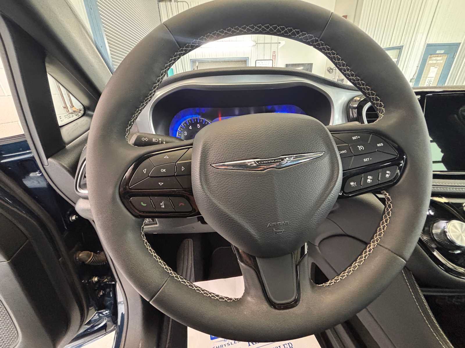 Certified 2025 Chrysler Pacifica Limited AWD/4WD image 24