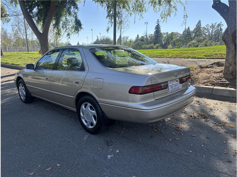 Used 1998 Toyota Camry LE FWD image 5